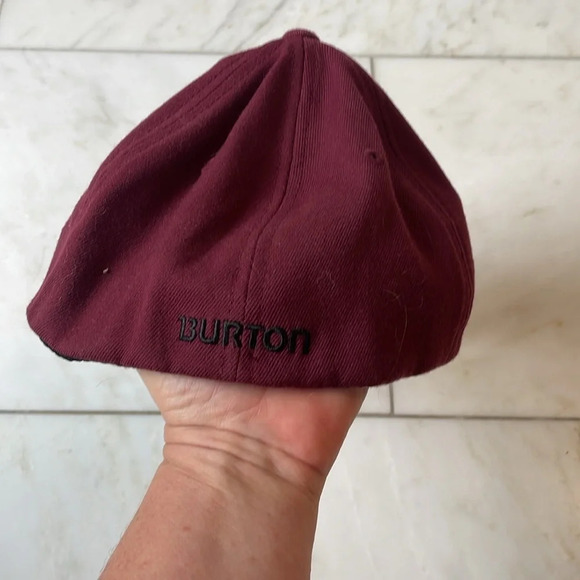 Burton men’s burgundy hat with flex-fit technology - Picture 4 of 4